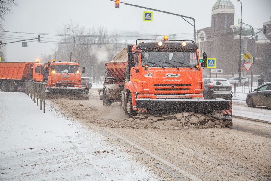Губернатор поручил усилить работу коммунальщиков по очистке территорий от снега