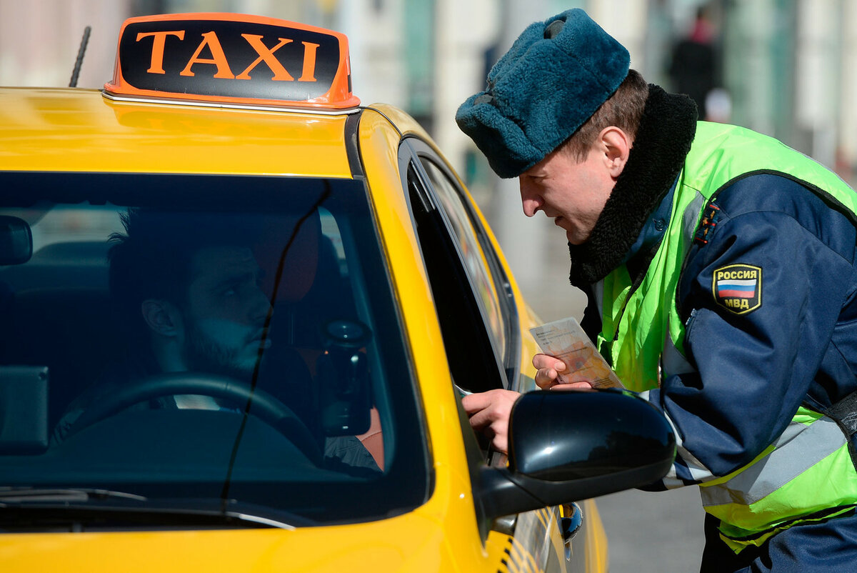 Минтранс продолжает проверки нелегальных таксистов